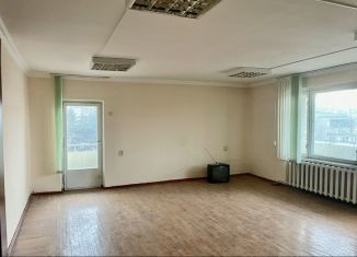 Продаю трехкомнатную квартиру, 105 м2, Нальчик, проспект Ленина, 17