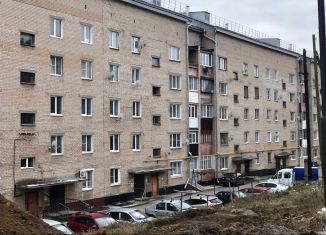 Трехкомнатная квартира на продажу, 61 м2, поселок городского типа Вишневогорск, Советская улица, 71
