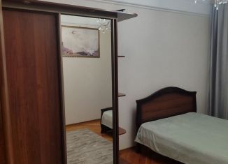 2-комнатная квартира в аренду, 70 м2, Каспийск, проспект М. Омарова, 4
