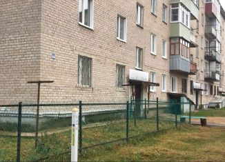 Трехкомнатная квартира на продажу, 61.1 м2, рабочий посёлок Мишеронский, Советская улица, 44