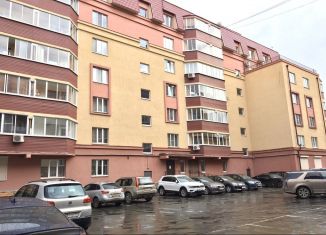 Сдам в аренду 1-комнатную квартиру, 67 м2, Екатеринбург, улица Бажова, 51