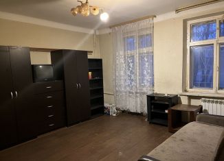 Сдам в аренду однокомнатную квартиру, 33 м2, Серпухов, улица Захаркина, 17