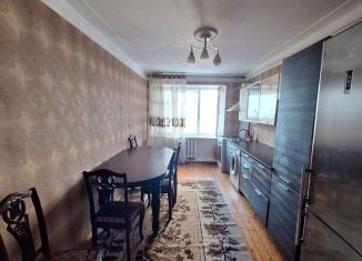 Сдача в аренду 2-ком. квартиры, 55 м2, Дагестан, улица Магомета Гаджиева, 194А