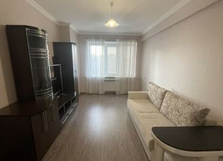 Сдаю в аренду 2-ком. квартиру, 65 м2, Ставрополь, улица Рогожникова, 2