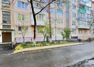 Продается 2-комнатная квартира, 48 м2, Армавир, улица Советской Армии, 31