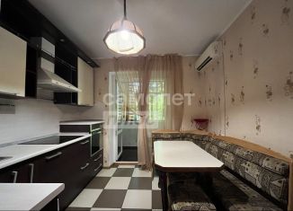 Продается трехкомнатная квартира, 65 м2, Новороссийск, улица Куникова, 42