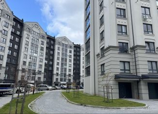 Продается трехкомнатная квартира, 81.3 м2, Зеленоградск, улица Тургенева, 16А