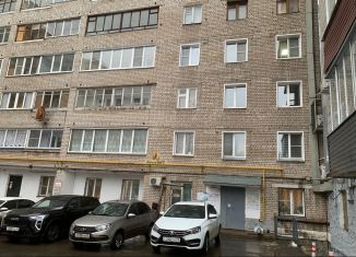 2-ком. квартира в аренду, 48.7 м2, Киров, улица Олега Кошевого, 1А