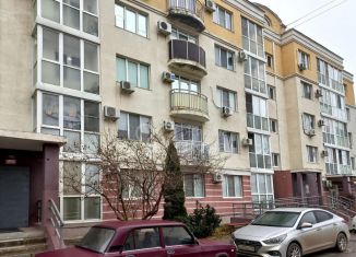 Продаю 2-ком. квартиру, 52 м2, Волгоград, улица Малиновского, 4, Советский район