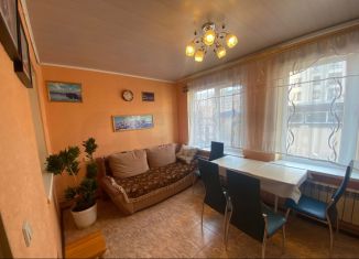 Продаю 4-ком. квартиру, 66 м2, Геленджик, улица Суворова, 26