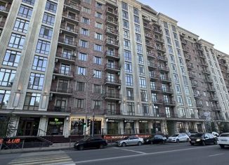 Продаю 5-комнатную квартиру, 250 м2, Махачкала, улица Азиза Алиева, 8