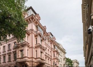 Сдам в аренду четырехкомнатную квартиру, 130 м2, Москва, Романов переулок, 3с7, метро Арбатская