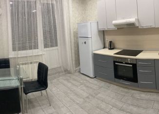 Сдаю в аренду 1-ком. квартиру, 40 м2, Иркутск, улица Безбокова, 30/7