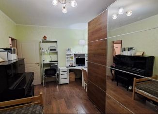 Продается трехкомнатная квартира, 75 м2, Москва, улица Шолохова, 14, район Ново-Переделкино