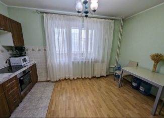 Продаю 2-комнатную квартиру, 80 м2, Челябинск, улица 250-летия Челябинска, 20А