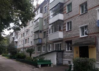 Продам трехкомнатную квартиру, 57 м2, Новозыбков, улица Ломоносова, 20А