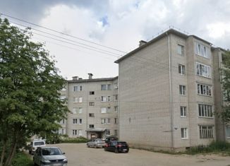 Продается 3-комнатная квартира, 61.1 м2, рабочий посёлок Октябрьский, улица Ленина, 2
