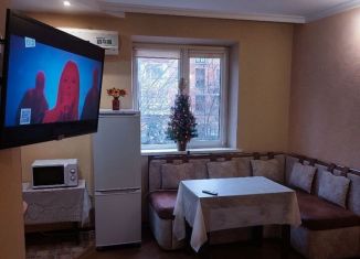 1-комнатная квартира в аренду, 44 м2, Майкоп, улица Димитрова, 11/4