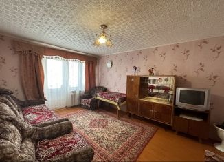 Продается трехкомнатная квартира, 58.7 м2, село Киргиз-Мияки, улица Комарова, 19