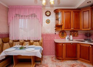 Продаю трехкомнатную квартиру, 124 м2, Тюменская область, улица Грибоедова, 13к2