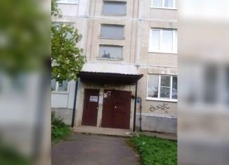 Продам однокомнатную квартиру, 35 м2, Ленинградская область, Гатчинская улица, 1