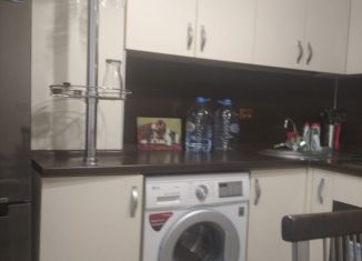 Сдам в аренду 1-ком. квартиру, 39 м2, Таганрог, улица Сергея Шило, 202В