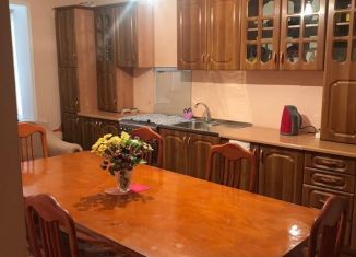 Продаю 3-ком. квартиру, 80 м2, Хасавюрт, Новая улица, 1