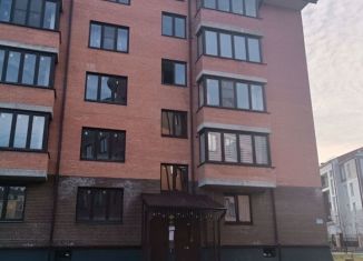 Сдается двухкомнатная квартира, 60 м2, Владикавказ, улица Шамиля Джикаева, 6А, 18-й микрорайон