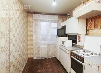 Продается трехкомнатная квартира, 61 м2, Омская область, улица Калинина, 11