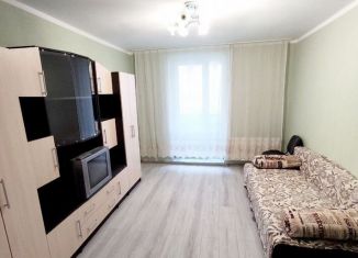 Сдам 2-ком. квартиру, 62.5 м2, Симферополь, Балаклавская улица, 121