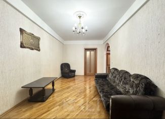 Продам 3-комнатную квартиру, 70 м2, Махачкала, улица Абдулхакима Исмаилова, 49А