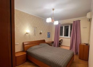 Трехкомнатная квартира в аренду, 75 м2, Москва, улица Академика Анохина, 9к1, метро Озёрная