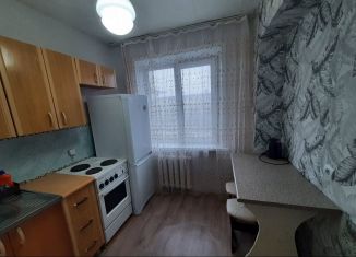 Сдам 1-ком. квартиру, 35 м2, Сосновоборск, улица Энтузиастов, 4