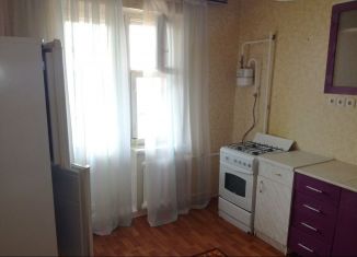 Сдам в аренду 1-ком. квартиру, 36 м2, Псков, улица Петрова, 2