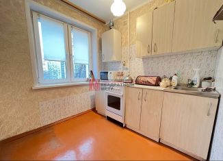 Продается 4-ком. квартира, 60 м2, Старый Оскол, микрорайон Приборостроитель, 24