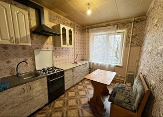 Сдается в аренду 4-комнатная квартира, 77 м2, Строитель, улица Победы, 3