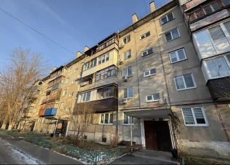 Продается 2-ком. квартира, 48 м2, Тюмень, улица Ветеранов Труда, 3