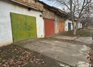 Продам гараж, 28 м2, посёлок городского типа Гвардейское, улица Острякова, 14