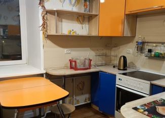 Сдам в аренду 2-ком. квартиру, 52 м2, Абакан, улица Чехова, 52