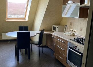 Сдаю в аренду 3-ком. квартиру, 100 м2, Калининградская область, Осенняя улица, 30