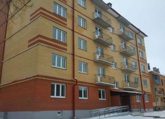 Продам 2-ком. квартиру, 64 м2, Псковская область, улица Розы Люксембург, 12/5